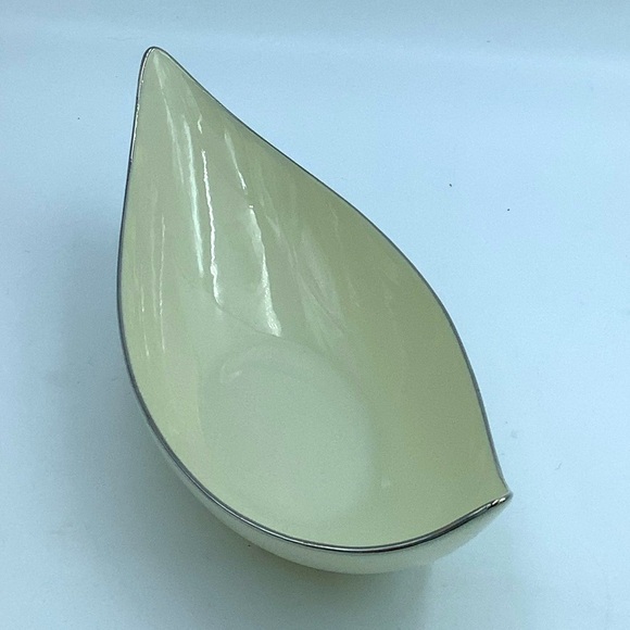 Two Lenox Leaf Shaped Serving Dishes - Picture 4 of 12